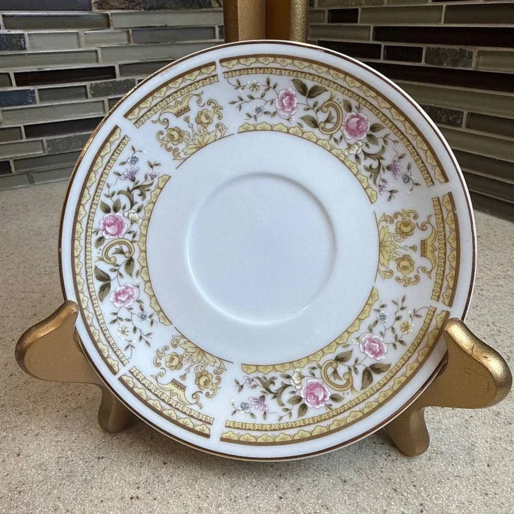 VTG Wallace Heritage Daphne Saucers 2pc Set Fine China Porcelain Floral Gold Rim